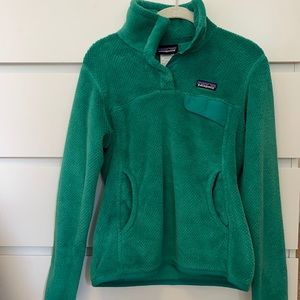 Green Patagonia fleece pullover